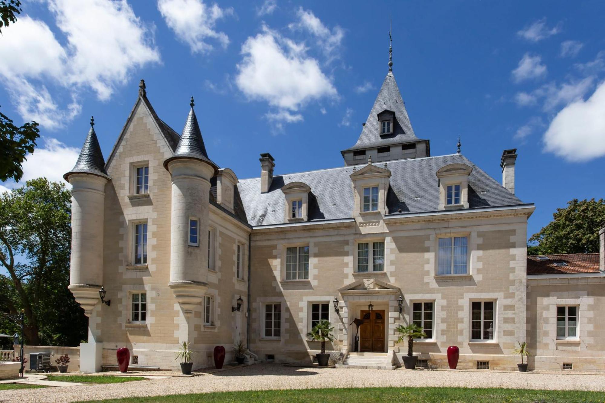 Chateau De Bellevue B&B Et Appartements Avec Piscine Saisonal Chauffee Et Chambres Partout Climatisees Сент-Ави Экстерьер фото
