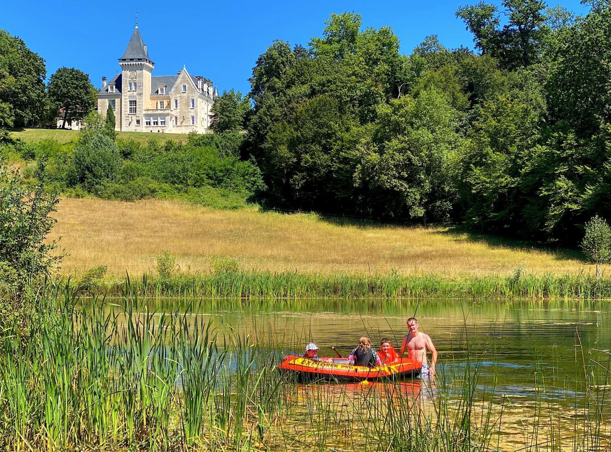 Chateau De Bellevue B&B Et Appartements Avec Piscine Saisonal Chauffee Et Chambres Partout Climatisees Сент-Ави Экстерьер фото